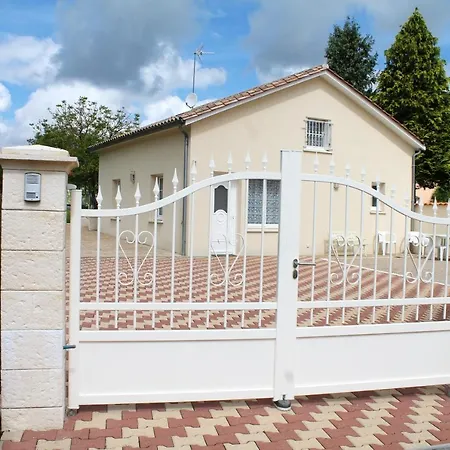 בית נופש Maison De 3 Chambres Avec Jardin Clos Et Wifi A Jonzac