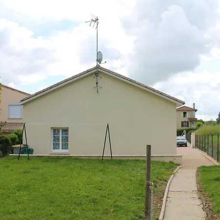 Maison De 3 Chambres Avec Jardin Clos Et Wifi A Jonzac בית נופש *