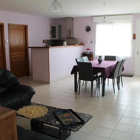 בית נופש Maison De 3 Chambres Avec Jardin Clos Et Wifi A Jonzac